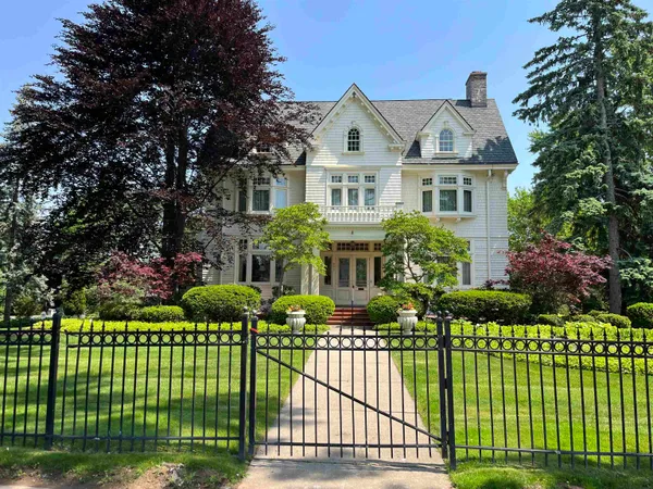 $1,999,900 | 402 East Wisconsin Avenue, Neenah, WI 54956