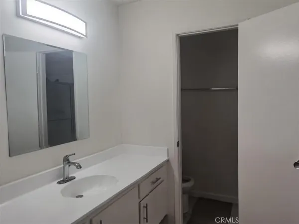 $3,200 | 4900 Overland Avenue, Unit 216, Culver City, CA 90230