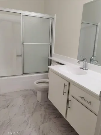 $3,200 | 4900 Overland Avenue, Unit 216, Culver City, CA 90230
