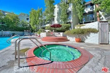 $3,200 | 4900 Overland Avenue, Unit 216, Culver City, CA 90230