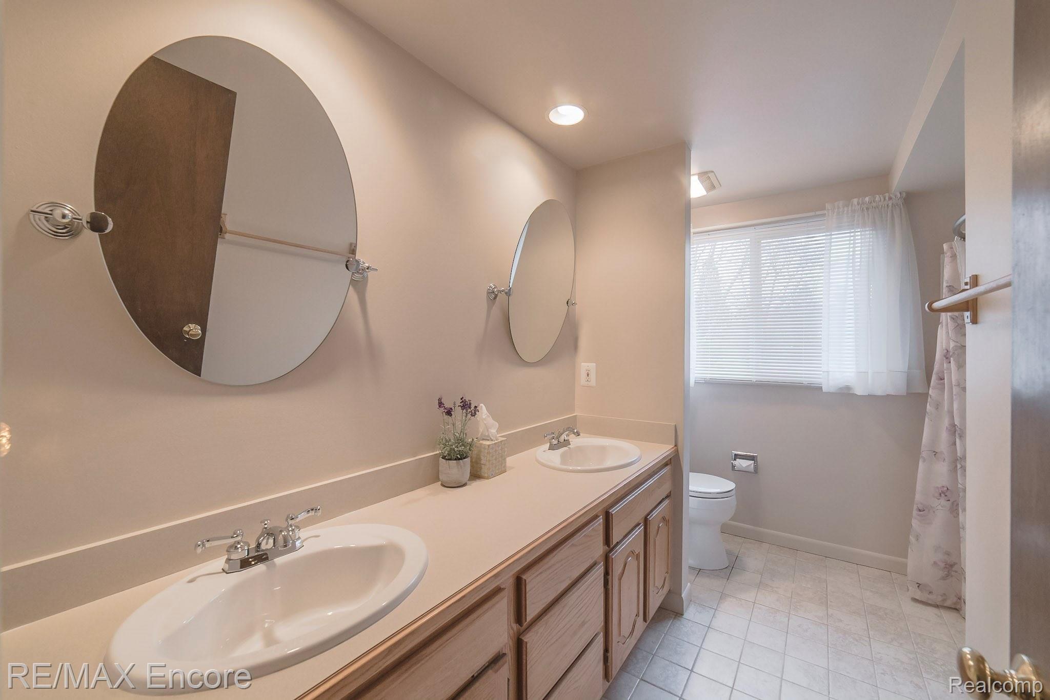 4288 Fieldbrook Road West Bloomfield, MI 48323 - Photo 35 of 49 Double sinks in the spacious, beautiful full bath with updated sinks and fixtures.