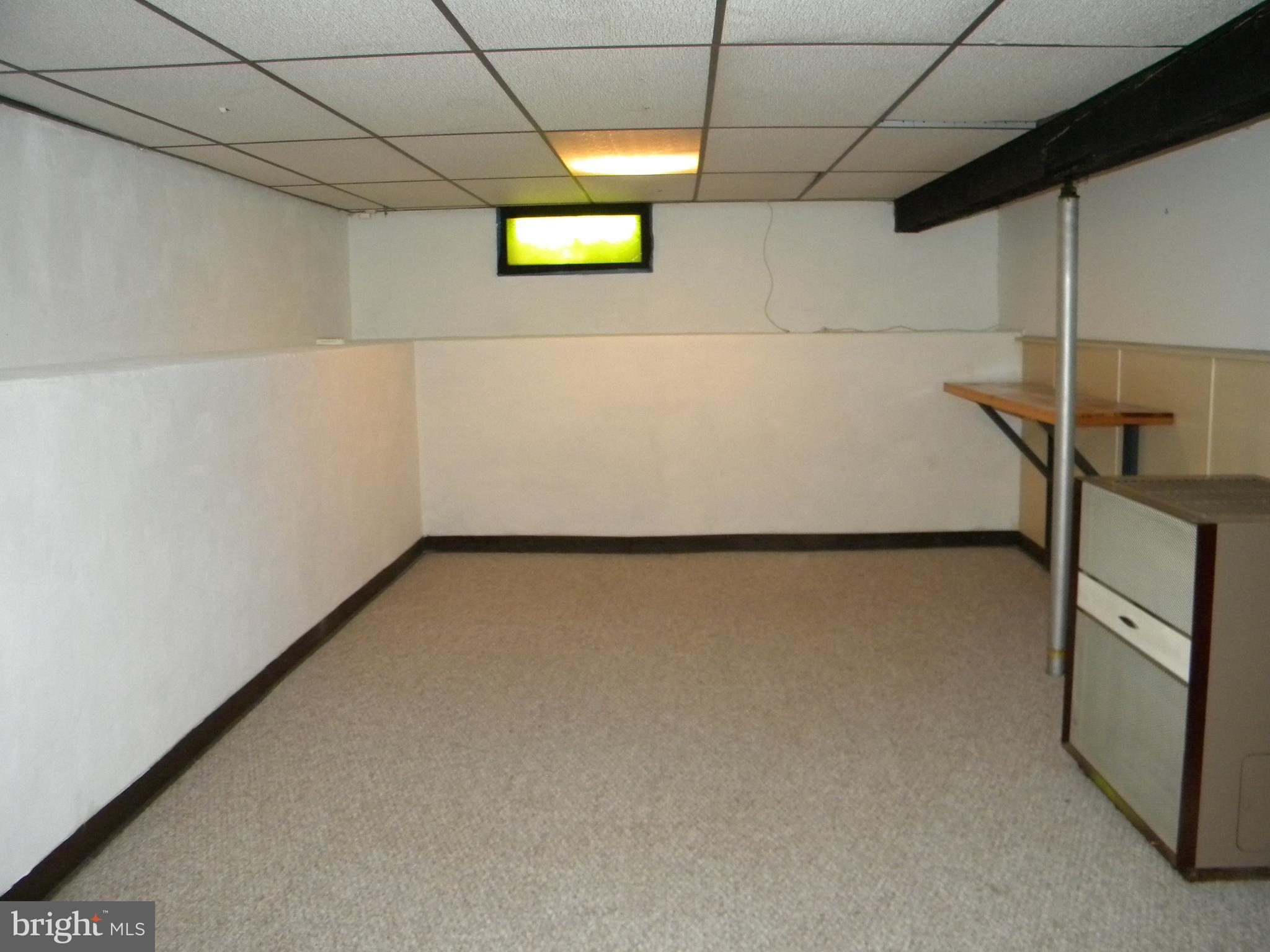 930 Kinwat Avenue Baltimore, MD 21221 - Photo 23 of 30 Clean, dry and ready to entertain!