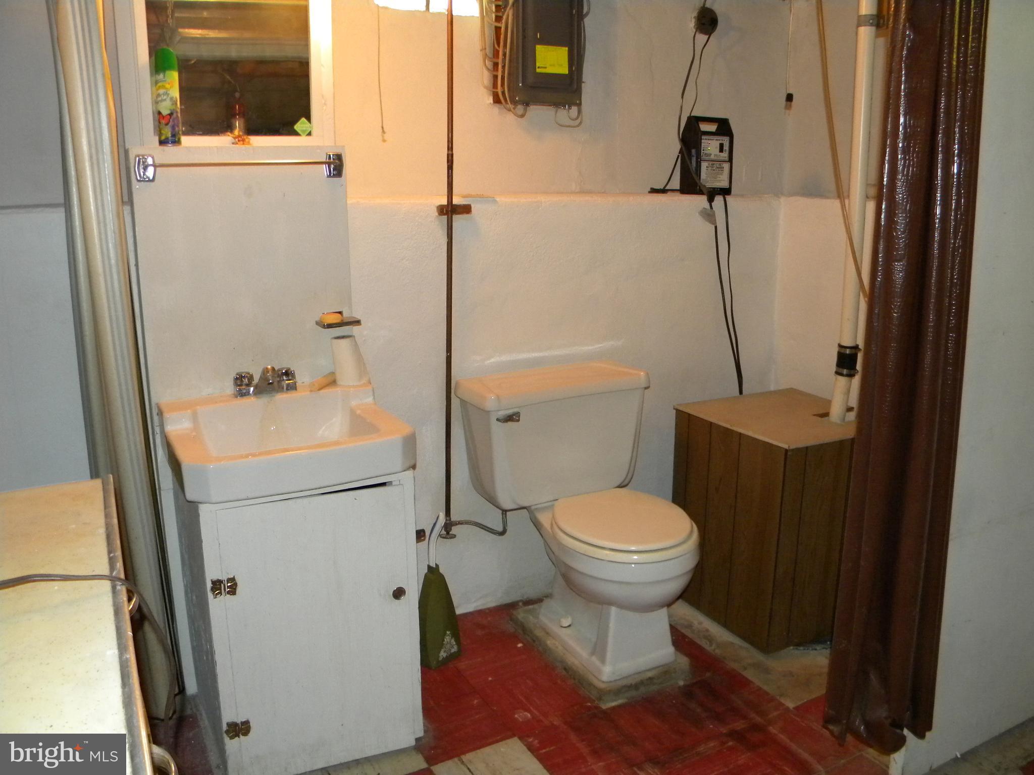 930 Kinwat Avenue Baltimore, MD 21221 - Photo 25 of 30 Basement 1/2 bath