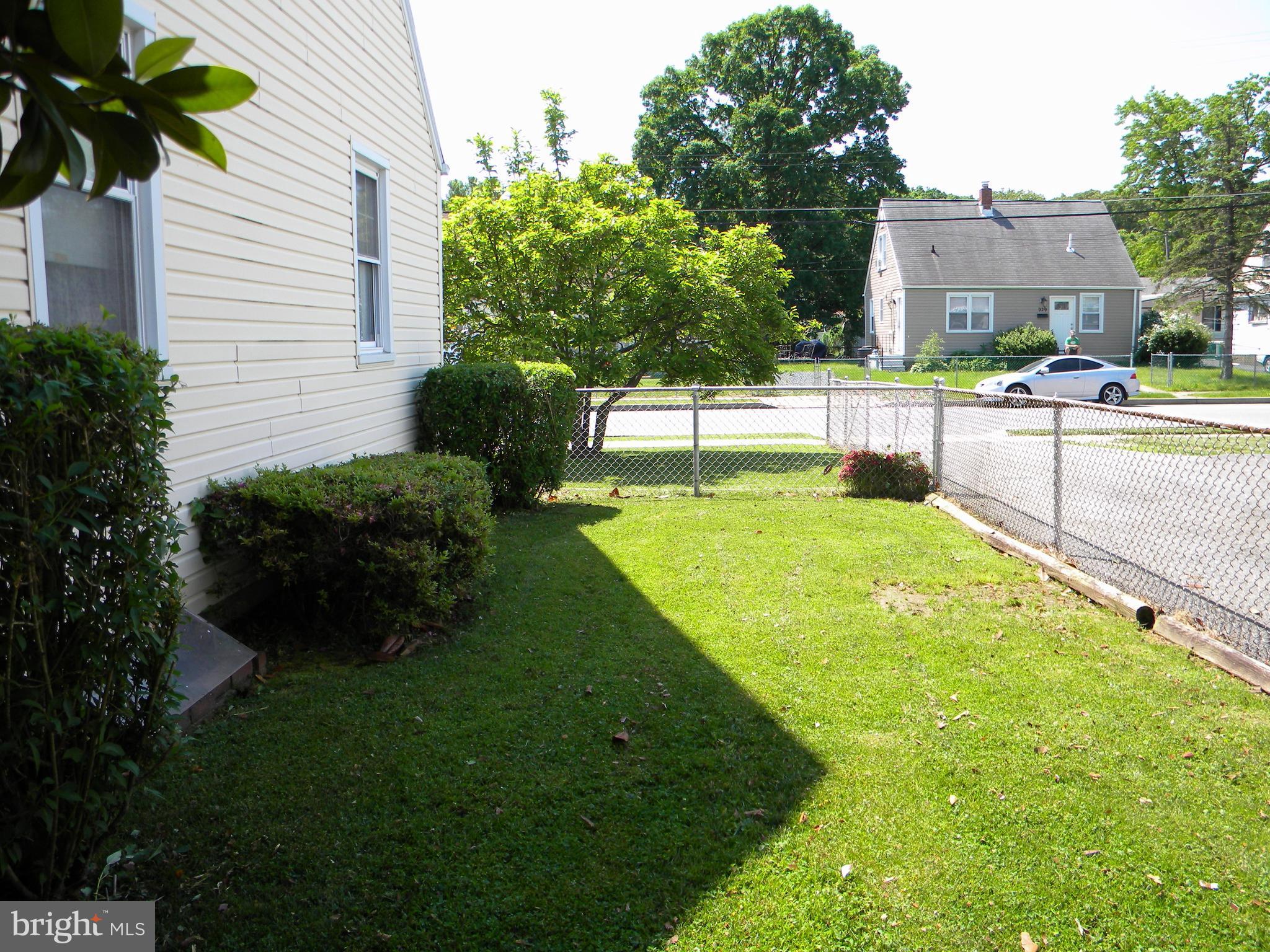 930 Kinwat Avenue Baltimore, MD 21221 - Photo 28 of 30 side of house - all of the yard is fenced in