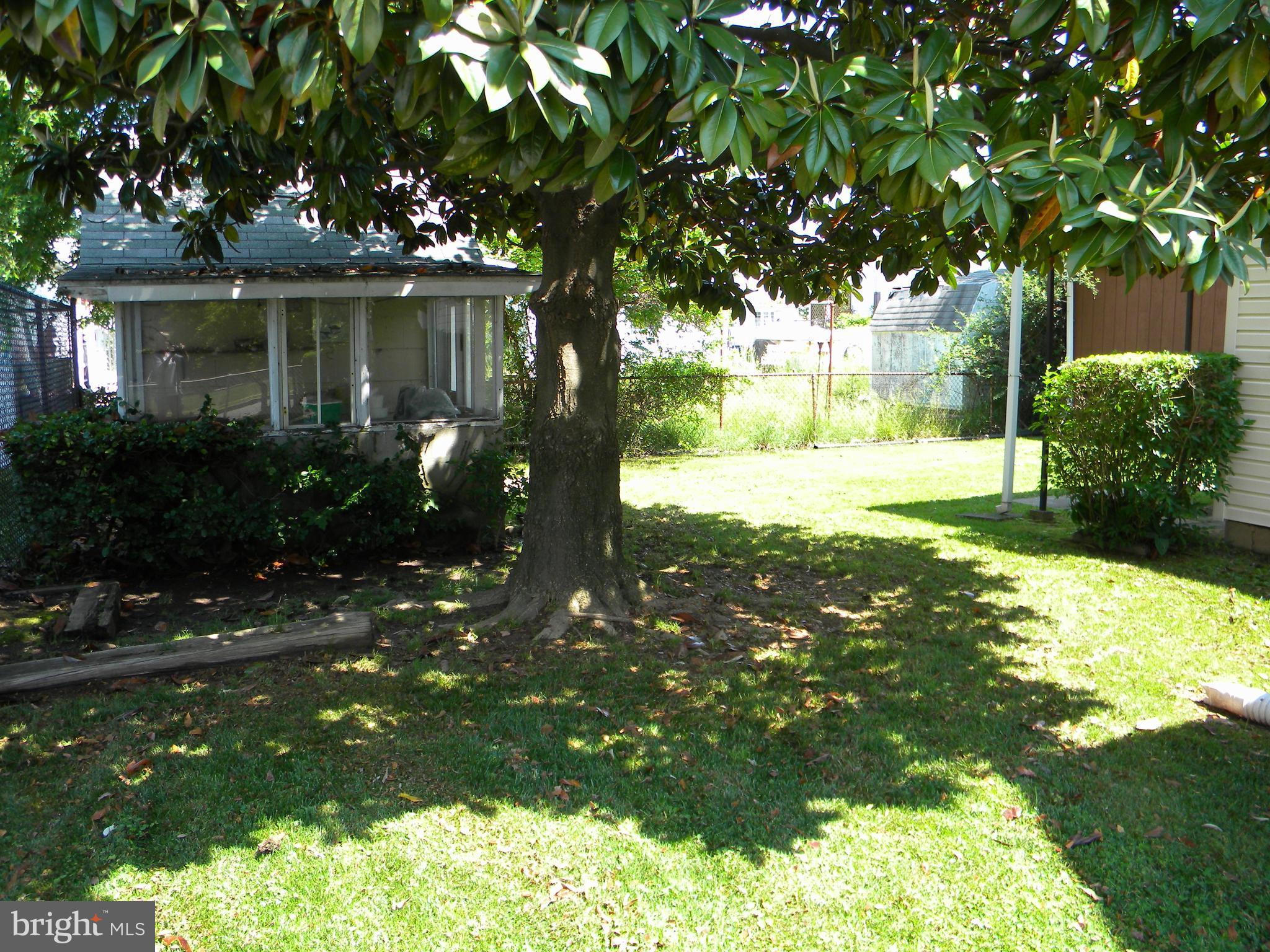 930 Kinwat Avenue Baltimore, MD 21221 - Photo 29 of 30 back yard view