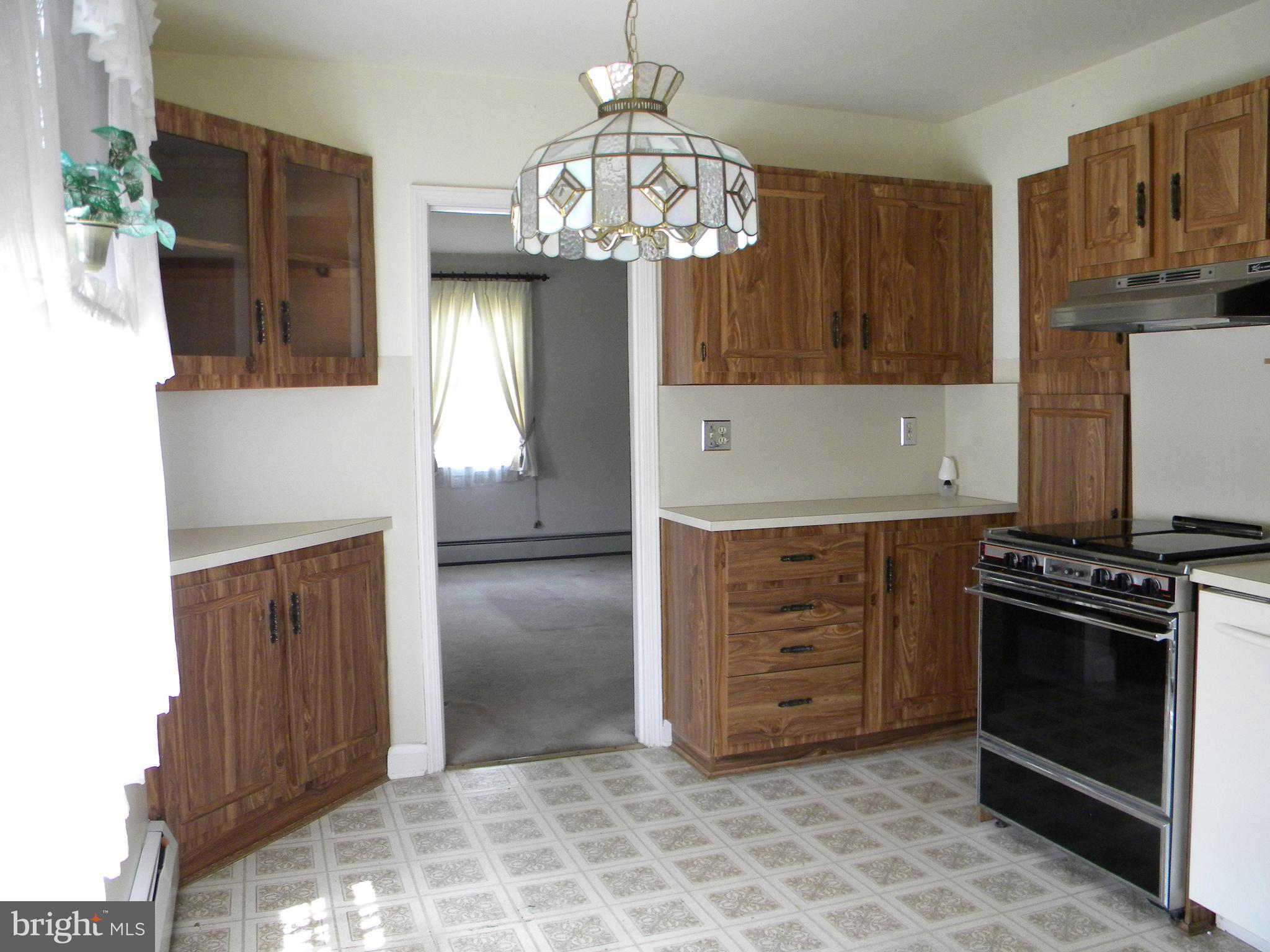 930 Kinwat Avenue Baltimore, MD 21221 - Photo 10 of 30 Ready for updates or ready to use!