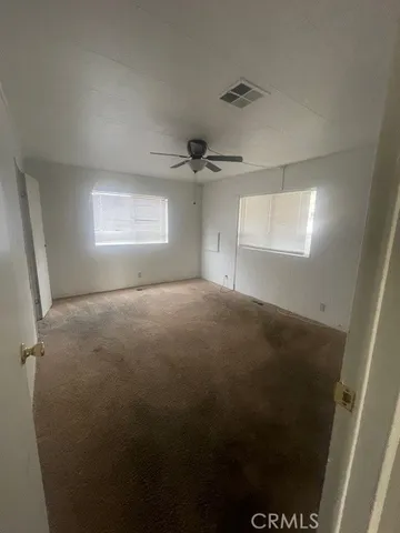 a view of empty room with window