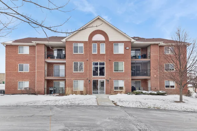 $230,000 | 7025 Heritage Circle, Unit 2A, Orland Park, IL 60462