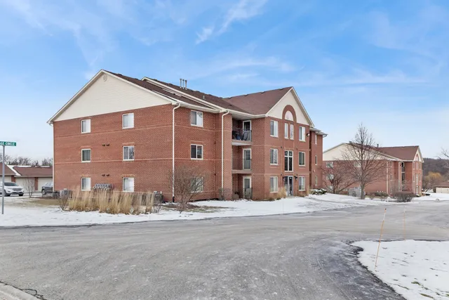 $230,000 | 7025 Heritage Circle, Unit 2A, Orland Park, IL 60462