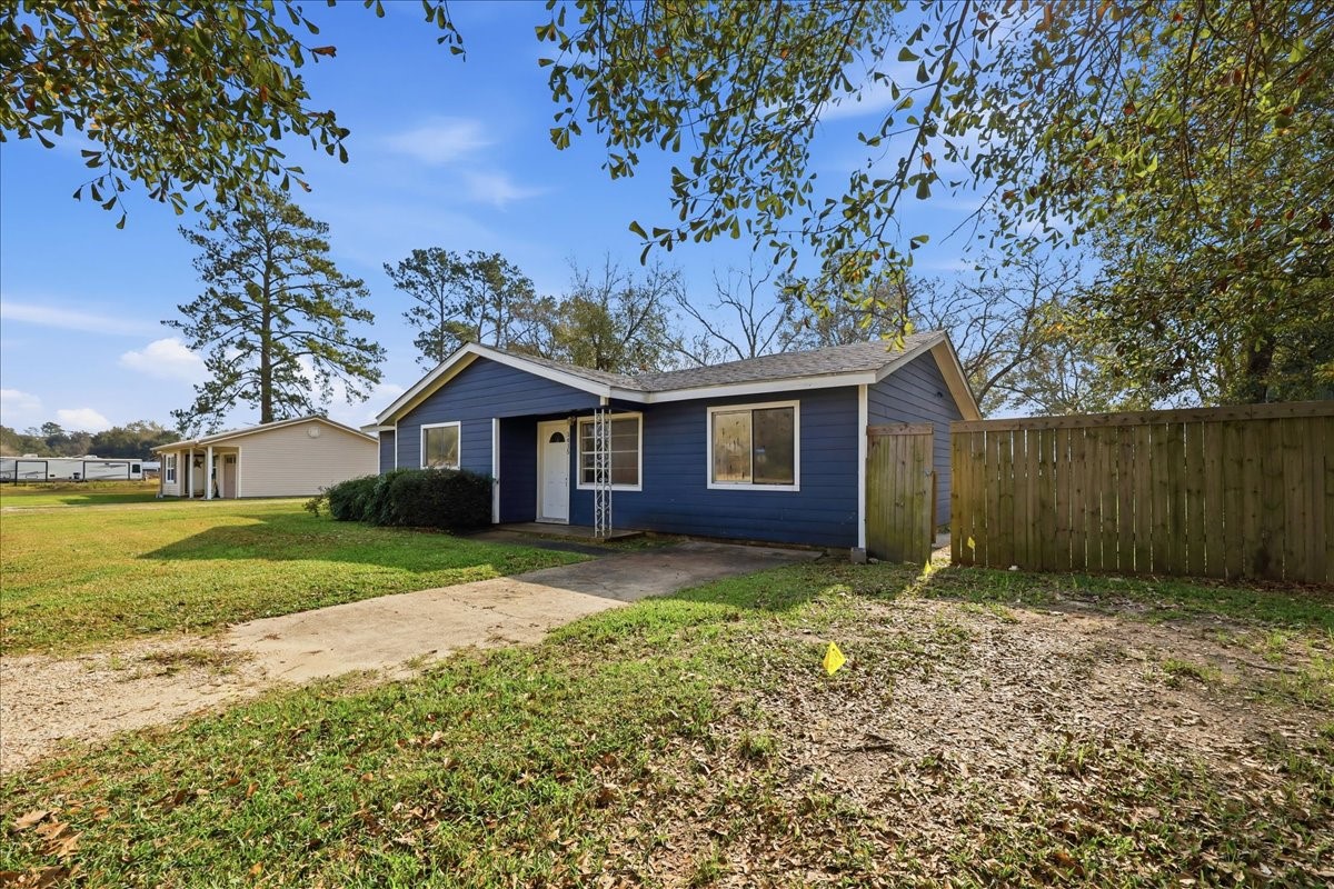1415 Beagle Road Orange, TX 77632 - Photo 2 of 23 a house view with a garden space