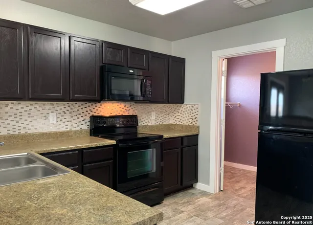 $1,999 | 25243 Cambridge Wall, San Antonio, TX 78261