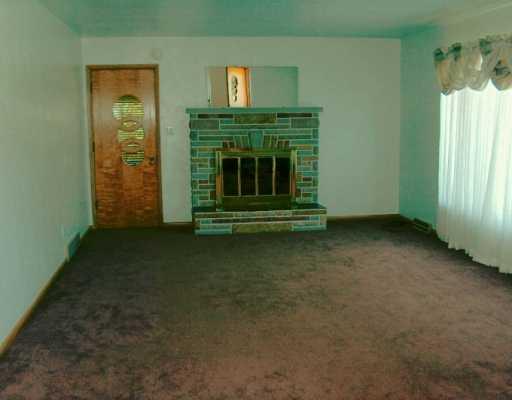 1247 Slippery Rock Road Grove City, PA 16127 - Photo 2 of 8 Living Room.