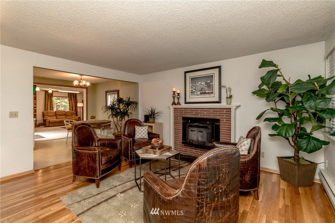 19844 105th Avenue Southeast Renton, WA 98055 - Photo 5 of 23 Gallery Image 5