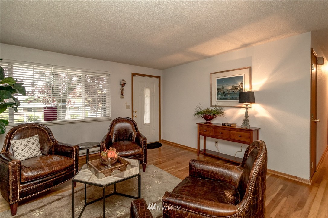 19844 105th Avenue Southeast Renton, WA 98055 - Photo 7 of 23 Gallery Image 7