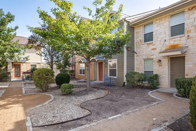 $340,000 | 1101 Grove Boulevard, Unit 304, Austin, TX 78741