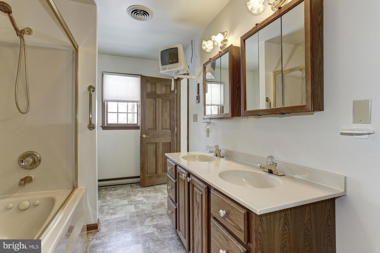 1182 Gorsuch Road Hampstead, MD 21074 - Photo 21 of 29 Bath