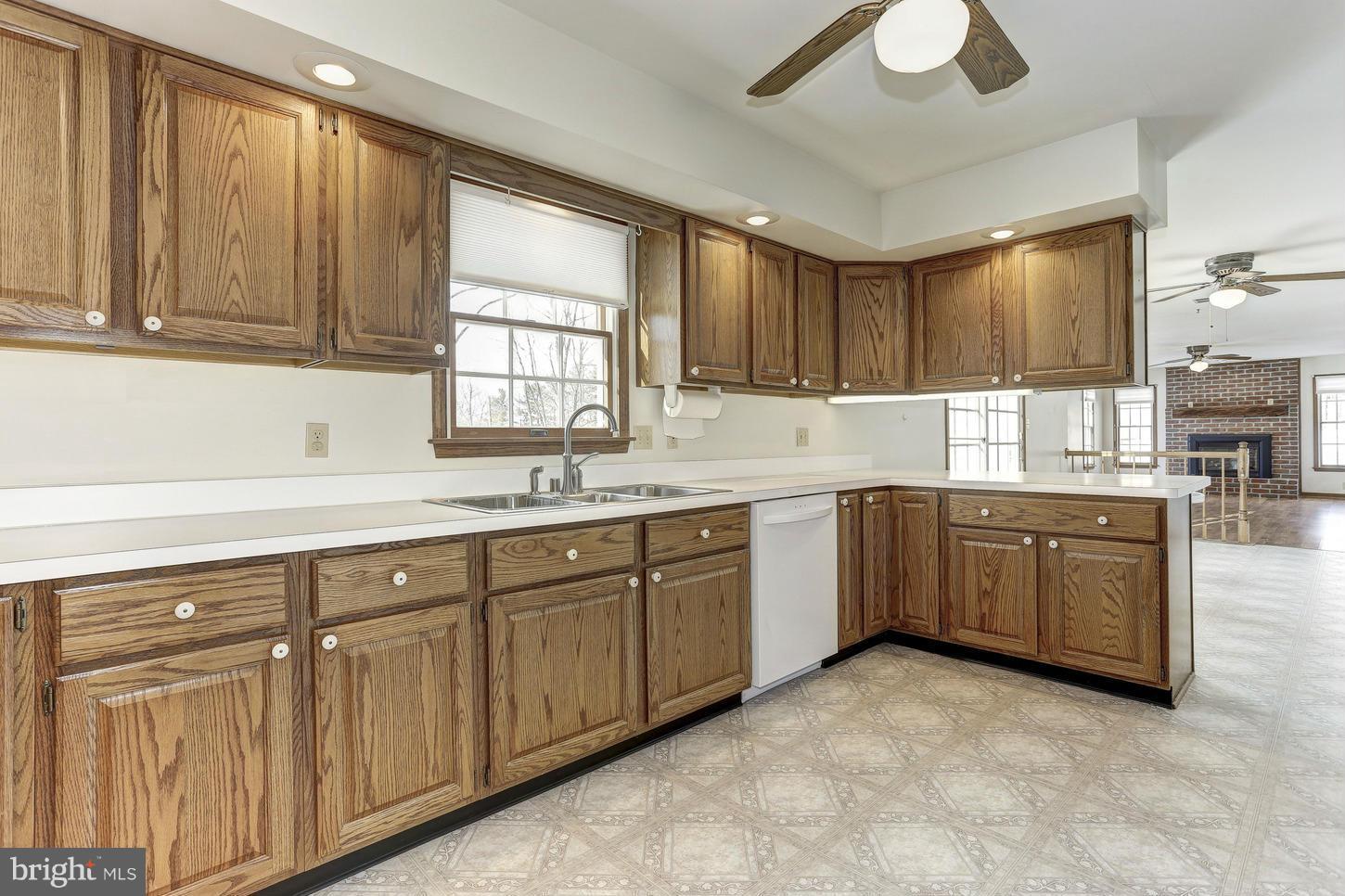 1182 Gorsuch Road Hampstead, MD 21074 - Photo 10 of 29 Kitchen