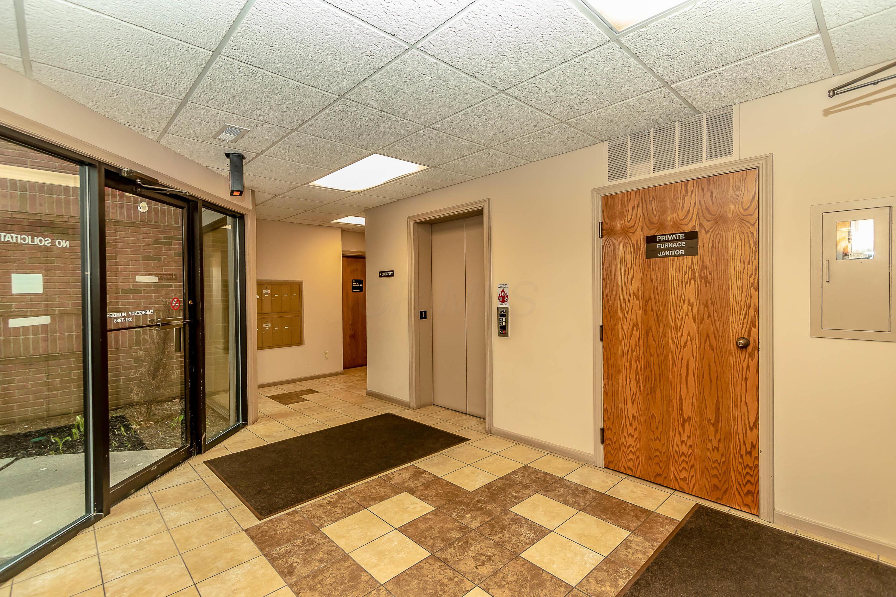7215 Sawmill Road, Unit 210 Dublin, OH 43016 - Photo 26 of 31 Entry to Building