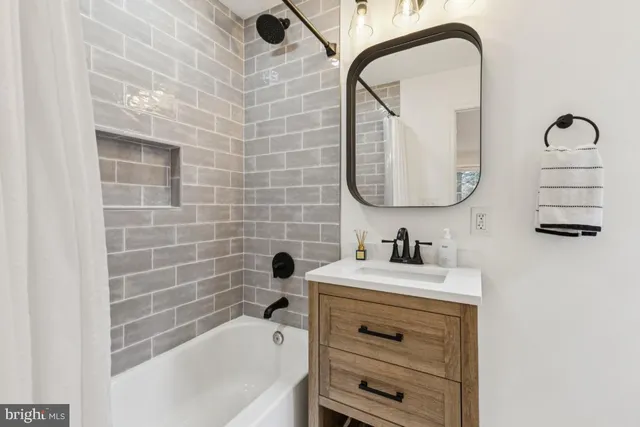 $1,499,990 | 425 North Norwood Street, Arlington, VA 22203