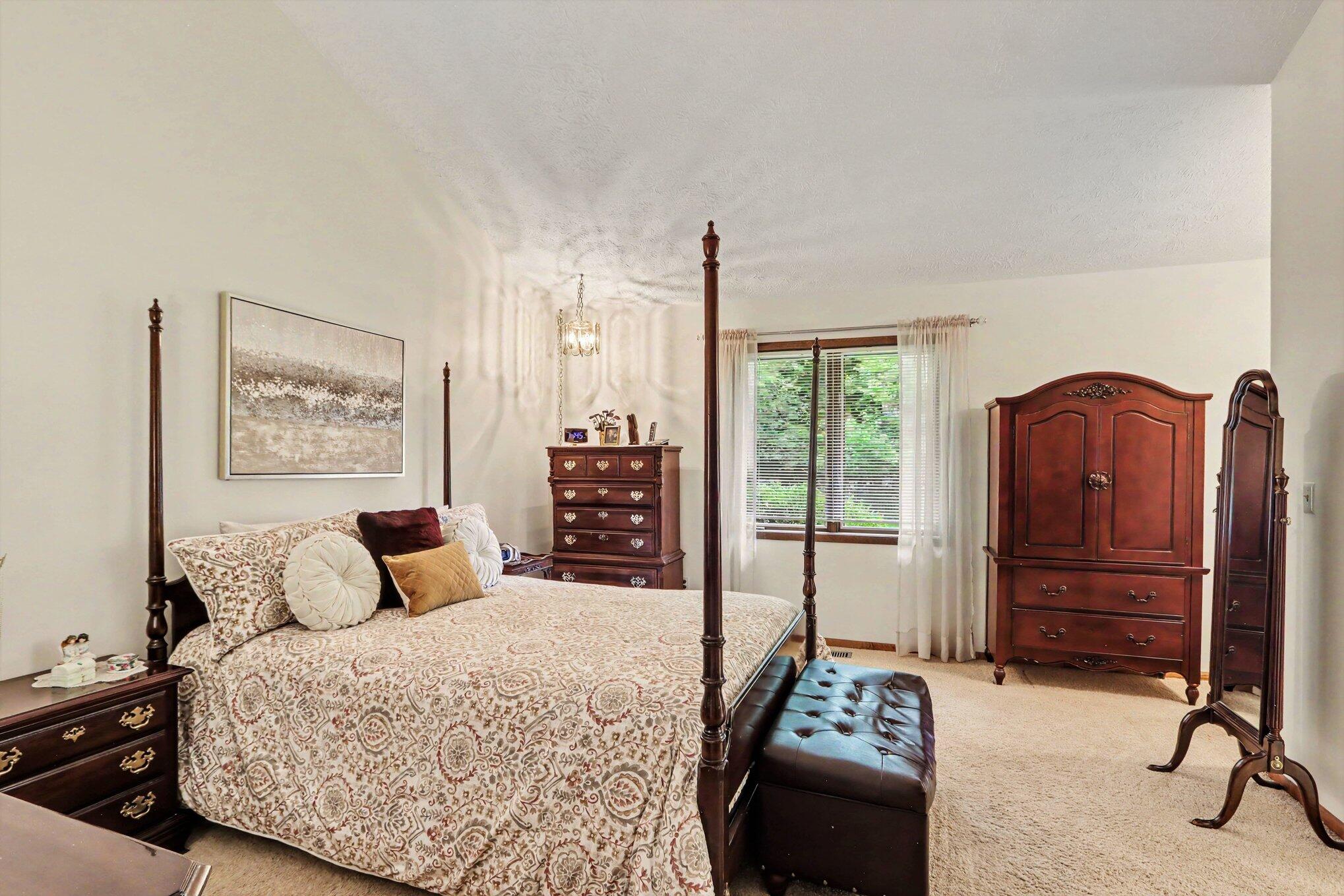 1604 West Kilgore Road Kalamazoo, MI 49008 - Photo 14 of 28 Primary Suite