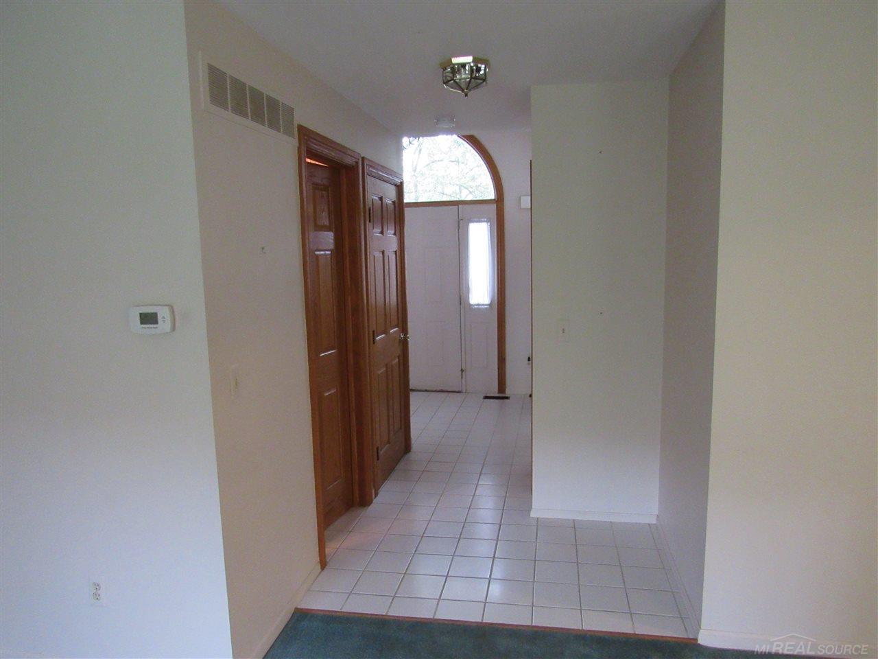 2204 Rochelle Park Drive Rochester, MI 48309 - Photo 11 of 43 31349846-10.JPG