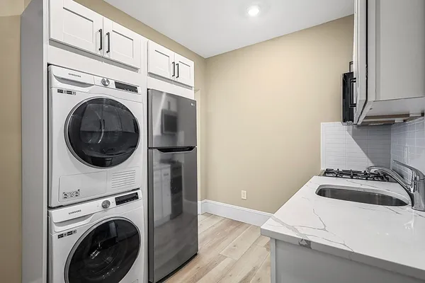a close up view of a washer and dryer