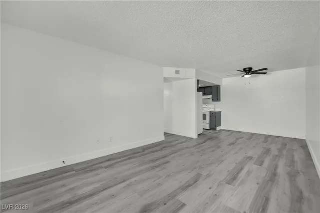$899 | 3125 North Pecos Road, Unit 204, North Las Vegas, NV 89030