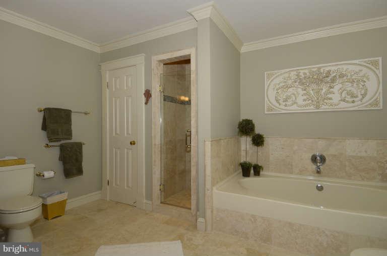 10531 Wickens Road Vienna, VA 22181 - Photo 17 of 30 His & Her Vanities, Spa Tub & Separate Shower