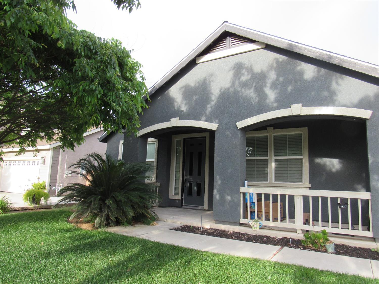 2141 Sheldon Court Reedley, CA 93654 - Photo 2 of 22 Gallery Image 2