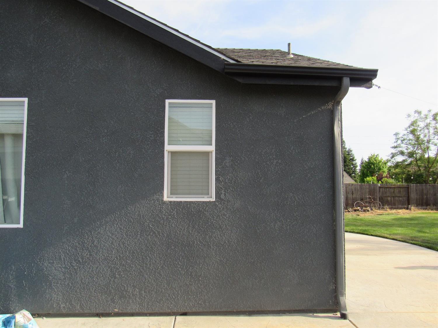 2141 Sheldon Court Reedley, CA 93654 - Photo 14 of 22 Gallery Image 14