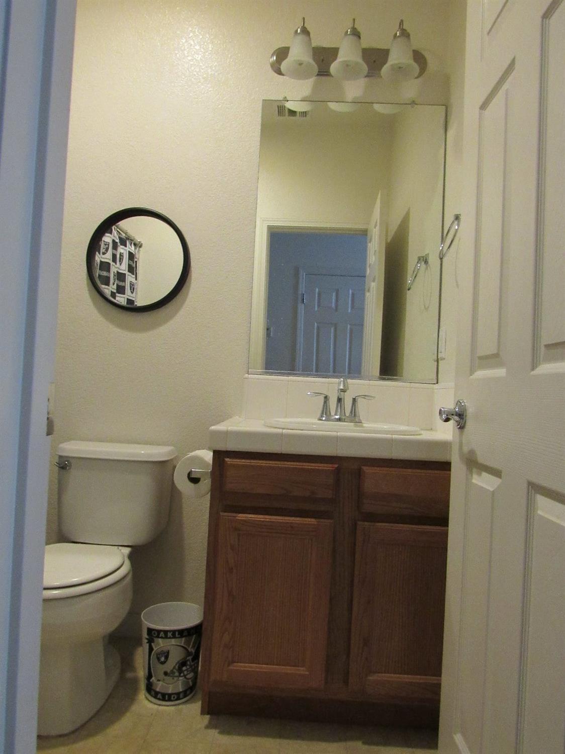 2141 Sheldon Court Reedley, CA 93654 - Photo 18 of 22 Main bathroom.