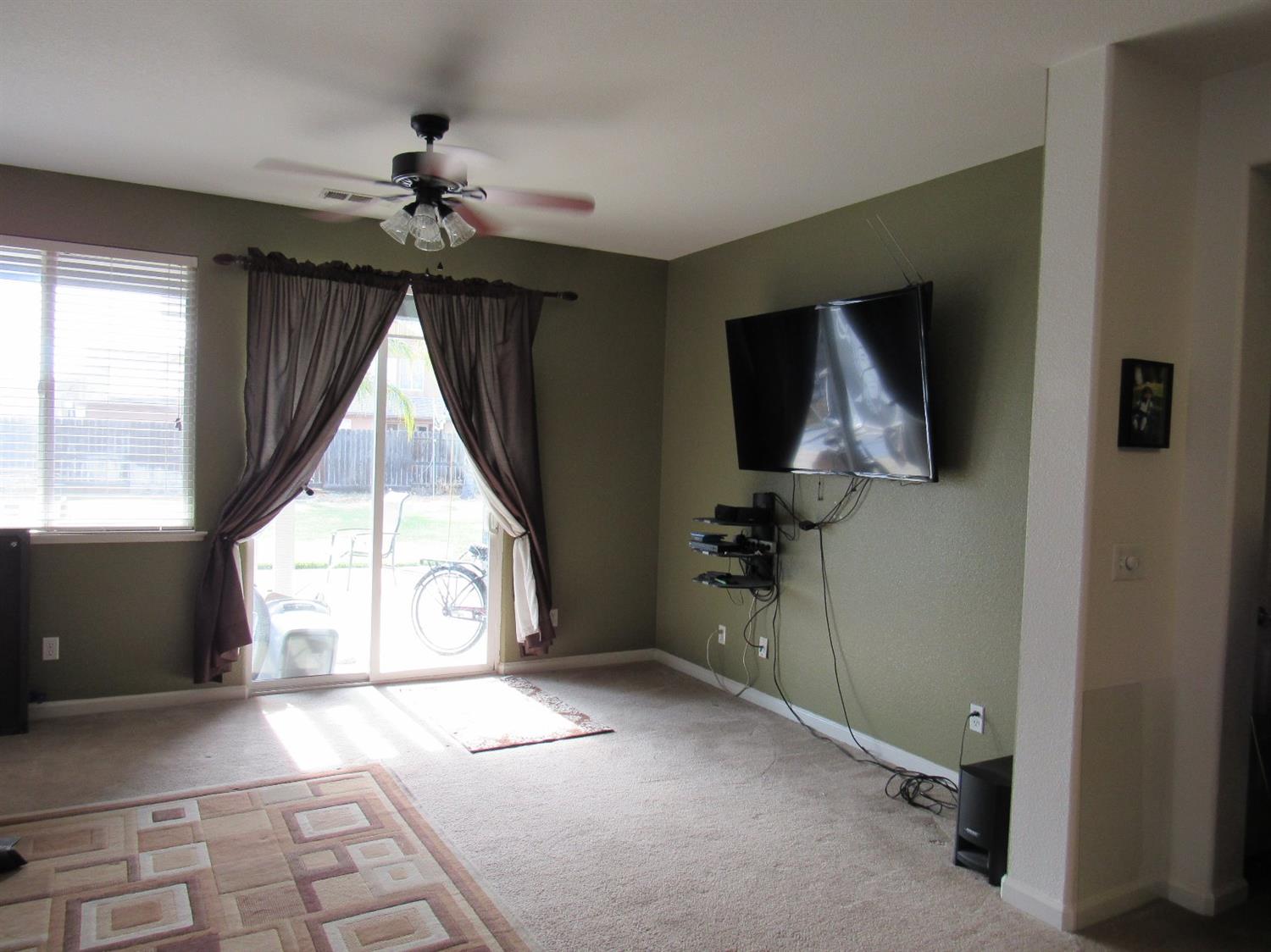 2141 Sheldon Court Reedley, CA 93654 - Photo 3 of 22 Gallery Image 3