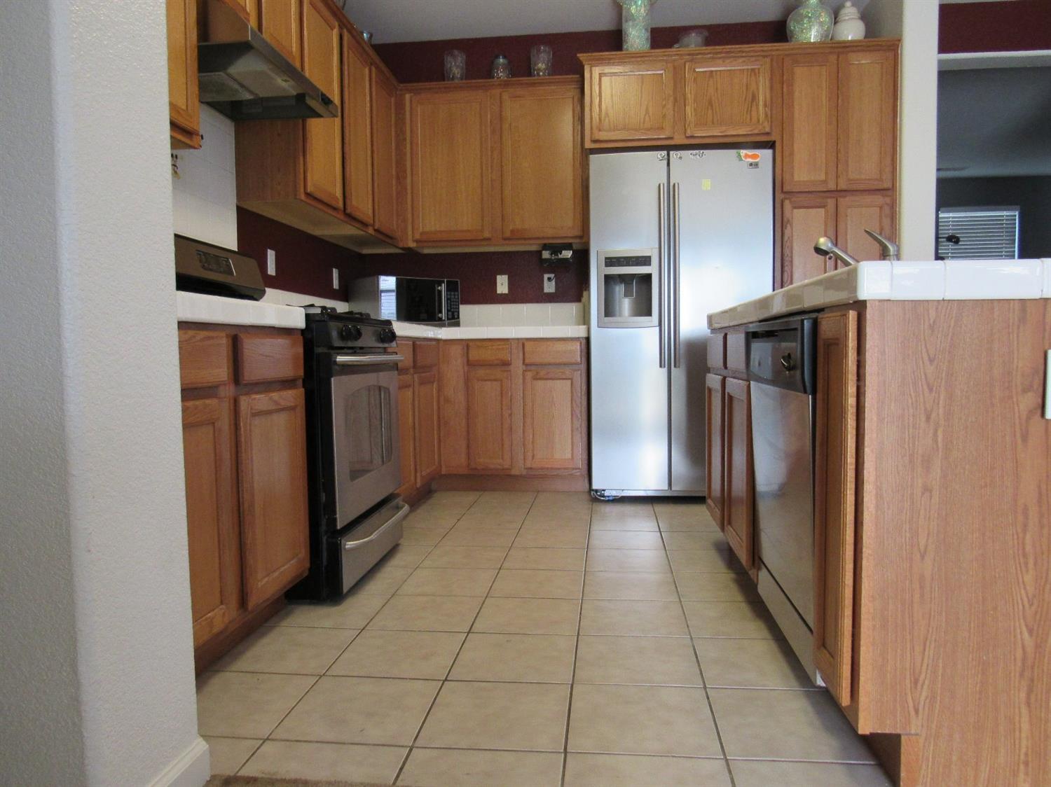 2141 Sheldon Court Reedley, CA 93654 - Photo 6 of 22 View from your living room into the kitchen.