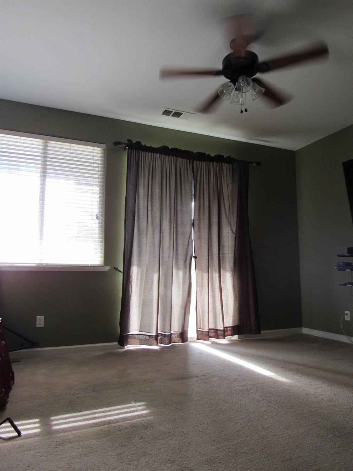 2141 Sheldon Court Reedley, CA 93654 - Photo 7 of 22 Living room.