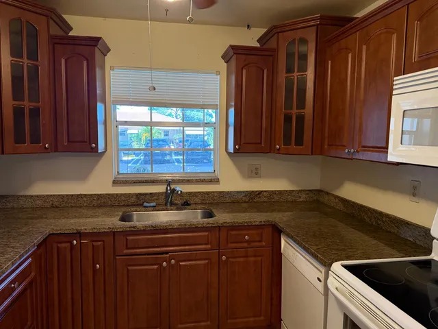 $1,800 | 5160 Northwest 3rd Street, Unit A, Delray Beach, FL 33445