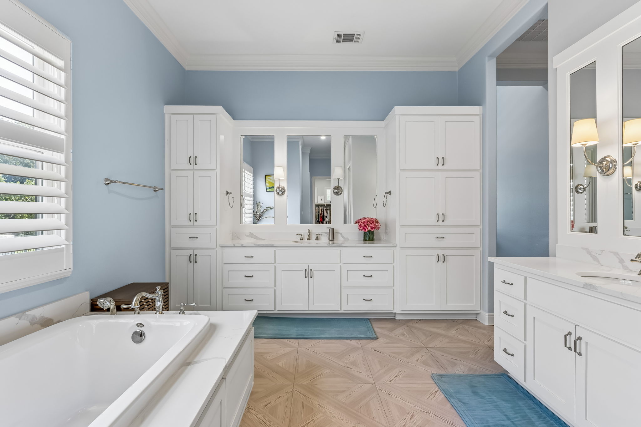 505 Flint Ridge Trail Georgetown, TX 78628 - Photo 20 of 40 The spa-inspired primary bath offers a luxurious place to relax.