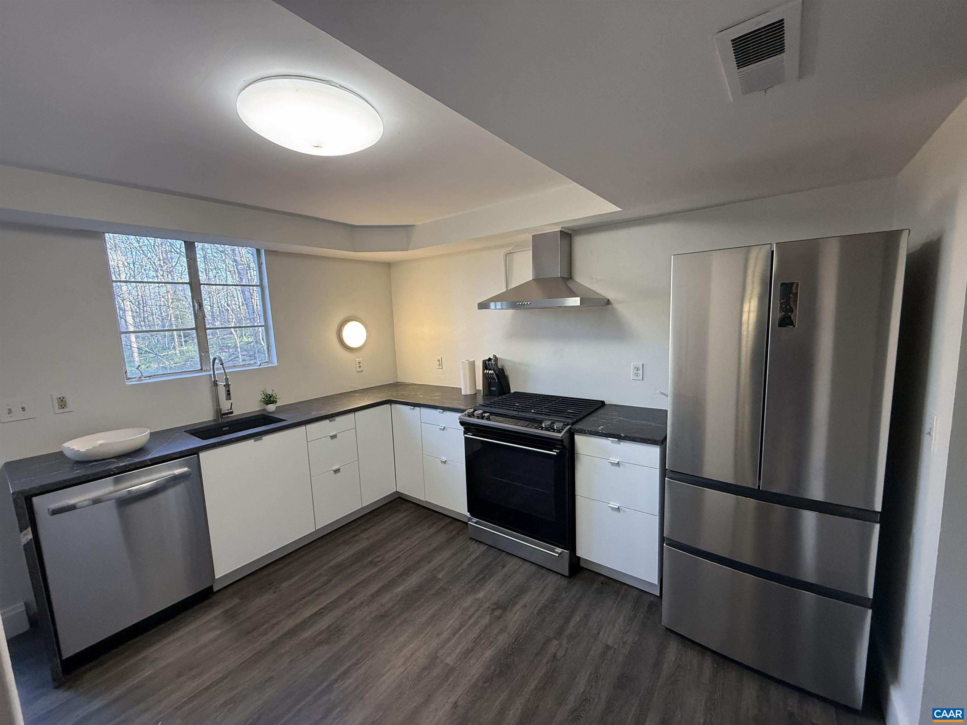 2709 Eton Road Charlottesville, VA 22903 - Photo 3 of 11