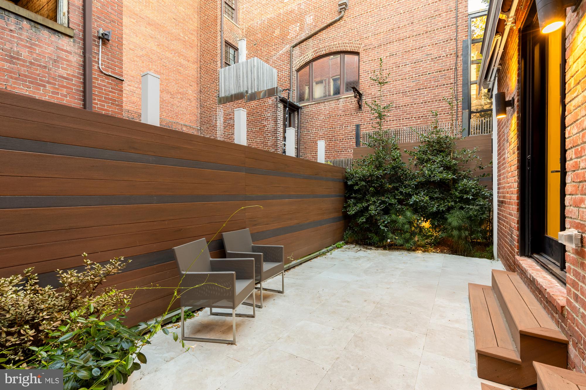 2137 R Street Northwest Washington, DC 20008 - Photo 18 of 41 a view of a terrace with chairs
