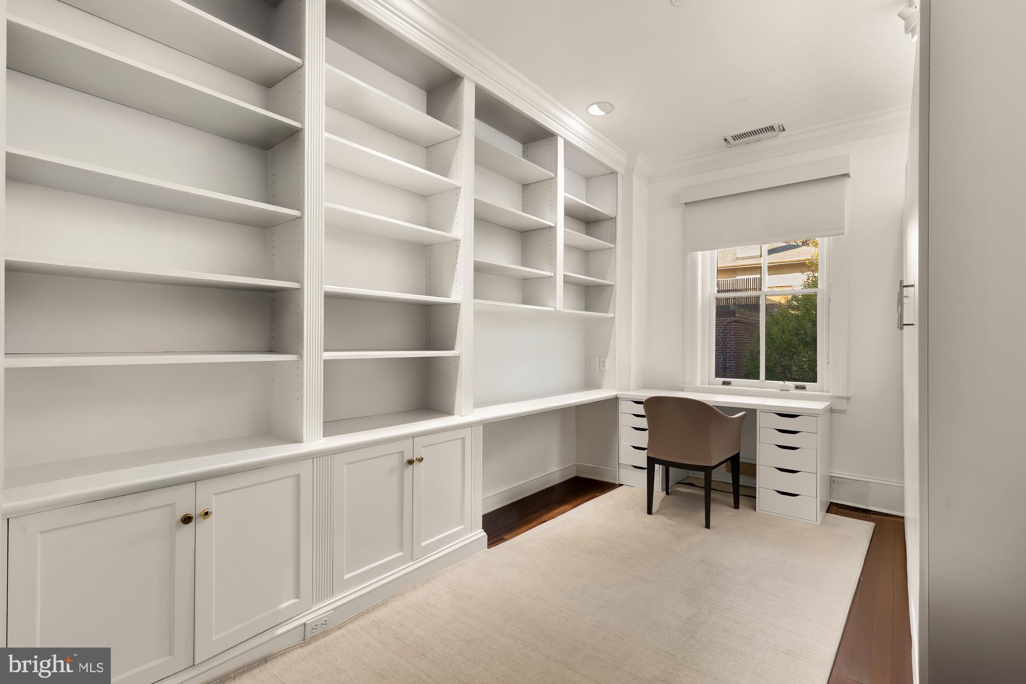 2137 R Street Northwest Washington, DC 20008 - Photo 24 of 34