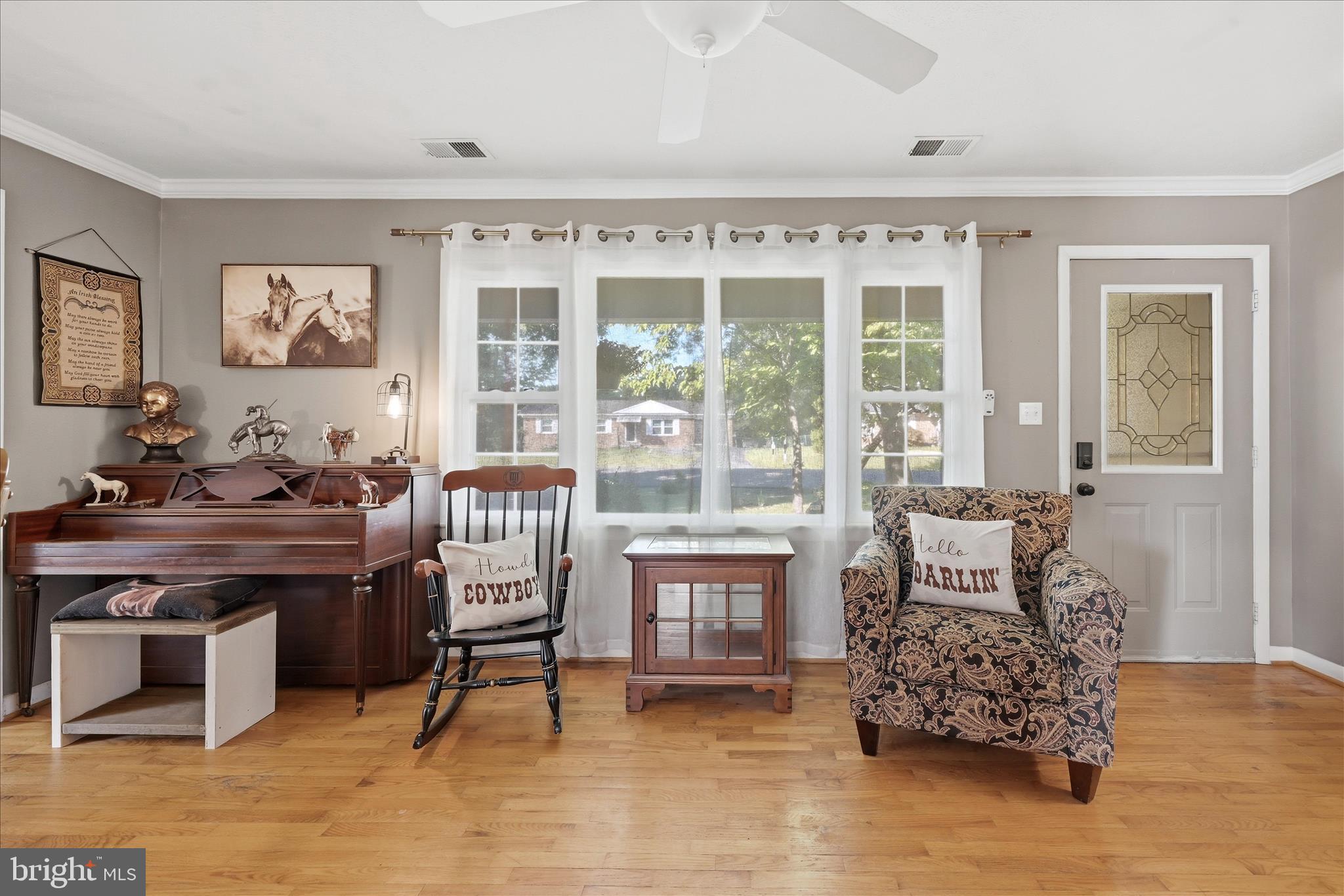 117 Highlander Road Stephens City, VA 22655 - Photo 10 of 33 Living Room