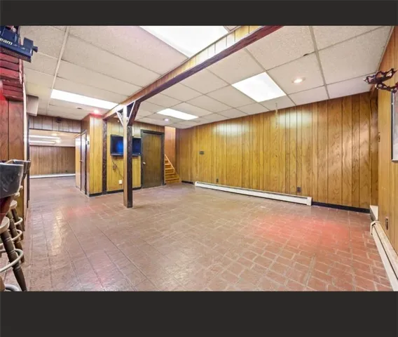 a view of a livingroom with furniture
