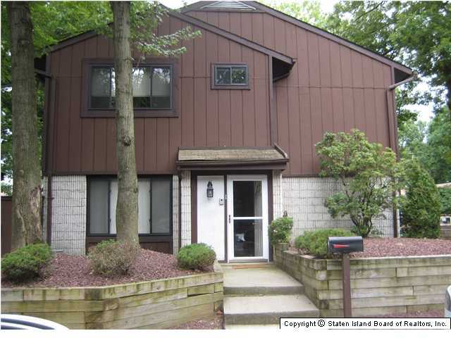 29 Rumson Road Staten Island, NY 10314 - Photo 1 of 7 Primary Photo