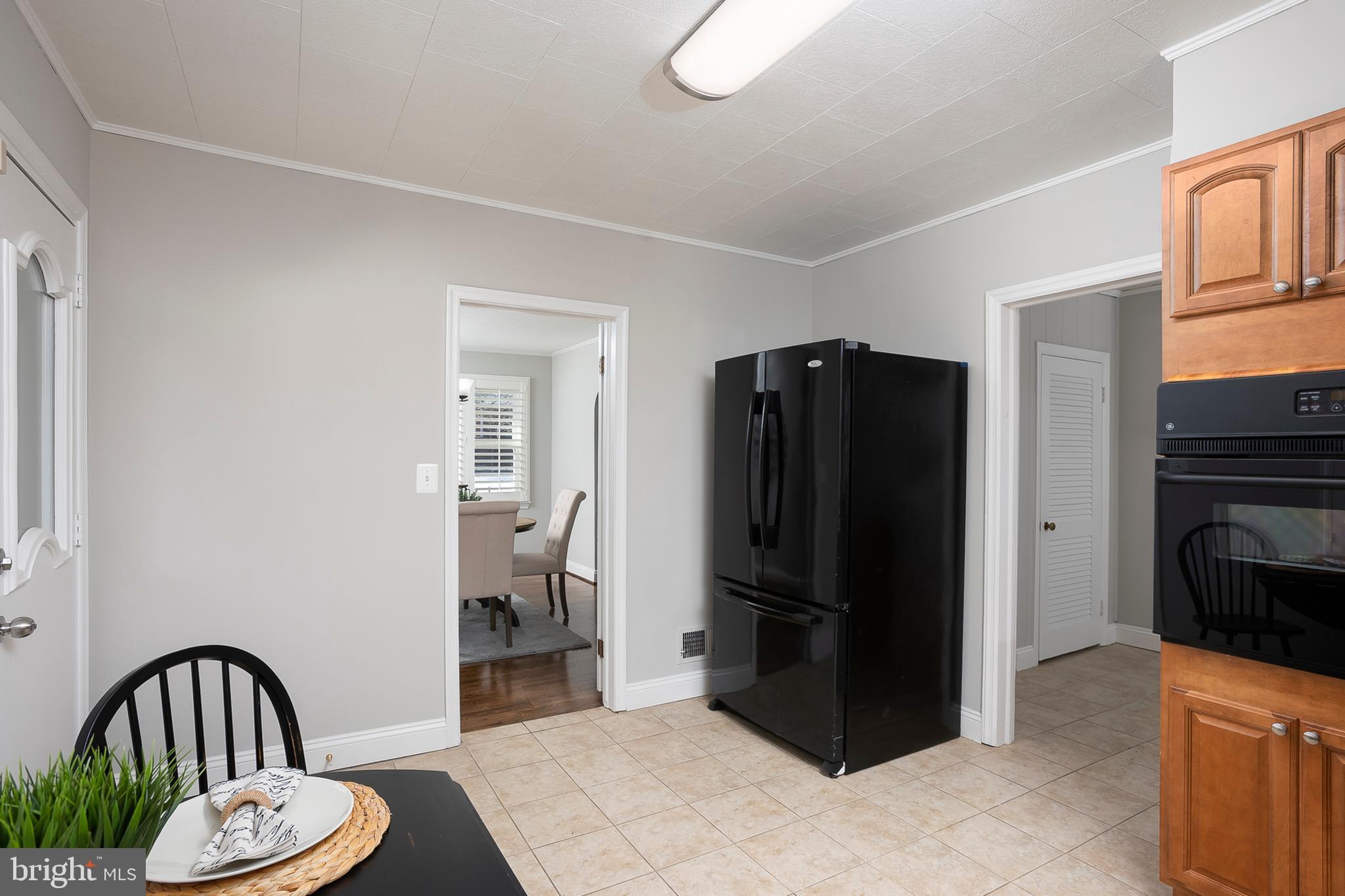 241 Ridgeway Road Catonsville, MD 21228 - Photo 11 of 29 Kitchen Area (alt view)
