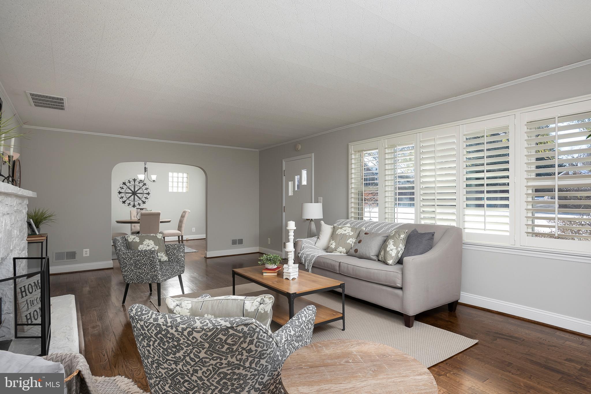 241 Ridgeway Road Catonsville, MD 21228 - Photo 6 of 29 Living Room (alt view)