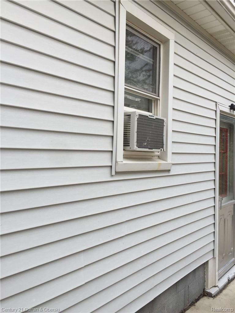 17930 Ruth Street Melvindale, MI 48122 - Photo 9 of 22 IMG_9200.JPG
