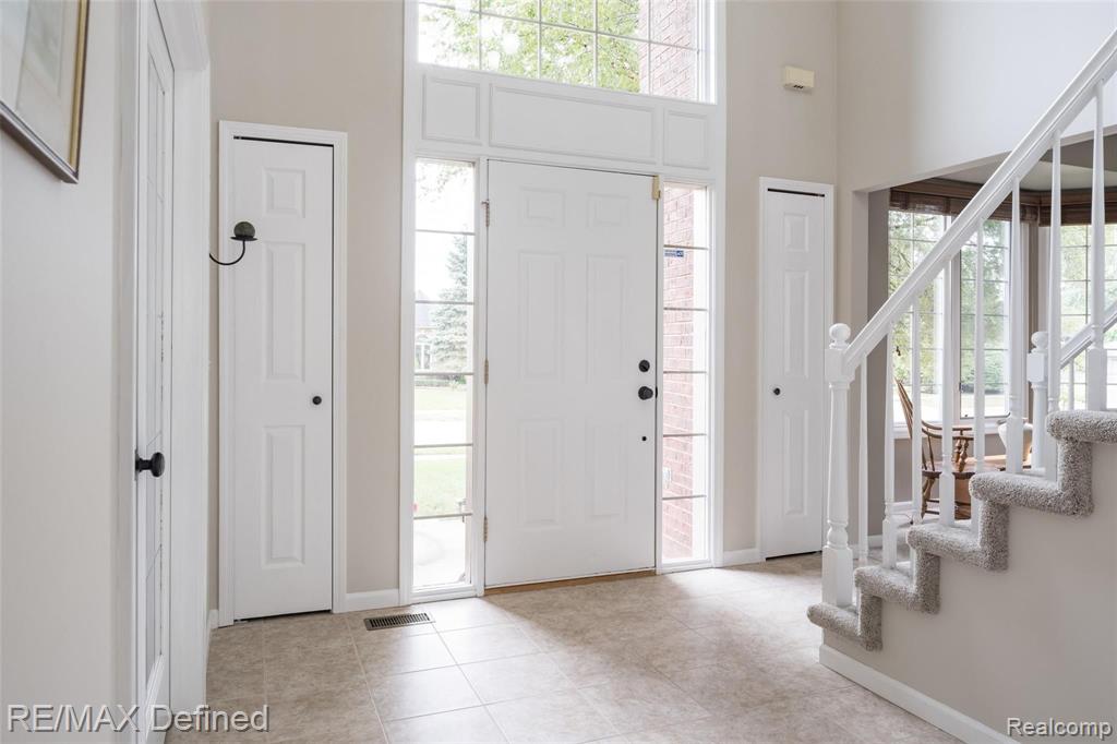 116 Scarborough Lane Rochester Hills, MI 48306 - Photo 9 of 53