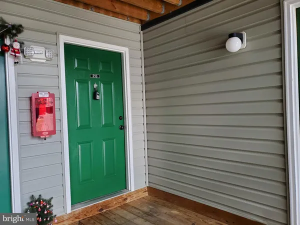 $2,000 | 503 Garrison Woods Drive, Unit 213, Stafford, VA 22556