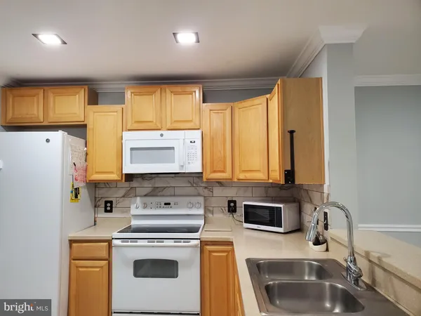 $2,000 | 503 Garrison Woods Drive, Unit 213, Stafford, VA 22556