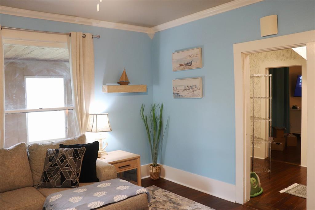201 Shaffner Street Ponder, TX 76259 - Photo 21 of 40 a living room with furniture and a window