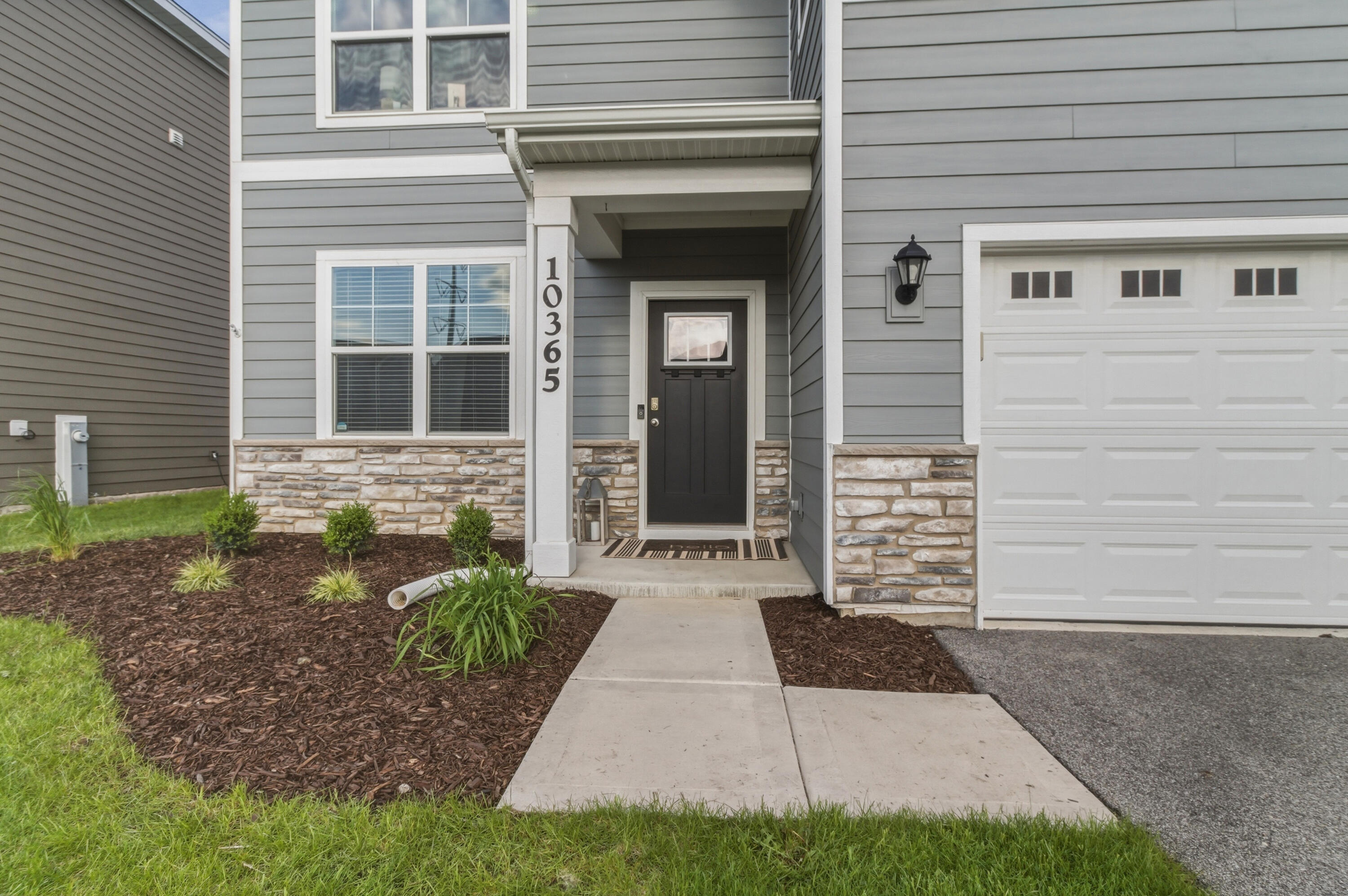 10365 Whitney Place Crown Point, IN 46307 - Photo 2 of 33 3000x1995